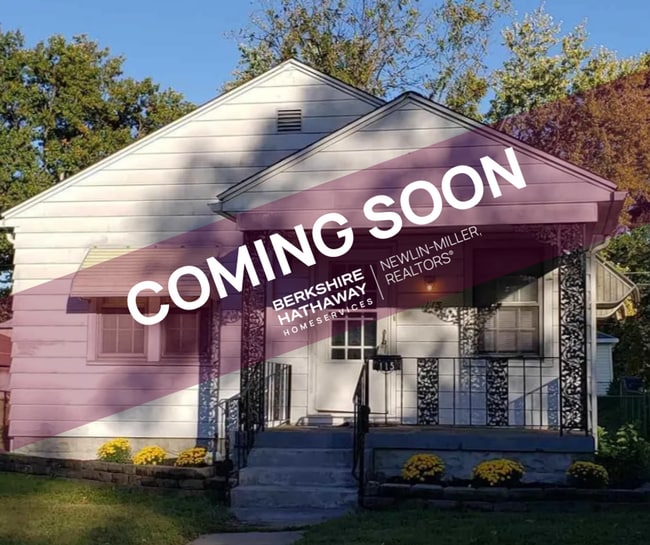 Building Photo - Newly Renovated 2 bed 1 bath Cottage Close... Rental