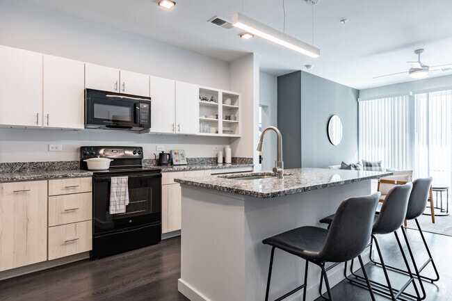 2BR, 2BA - 956SF