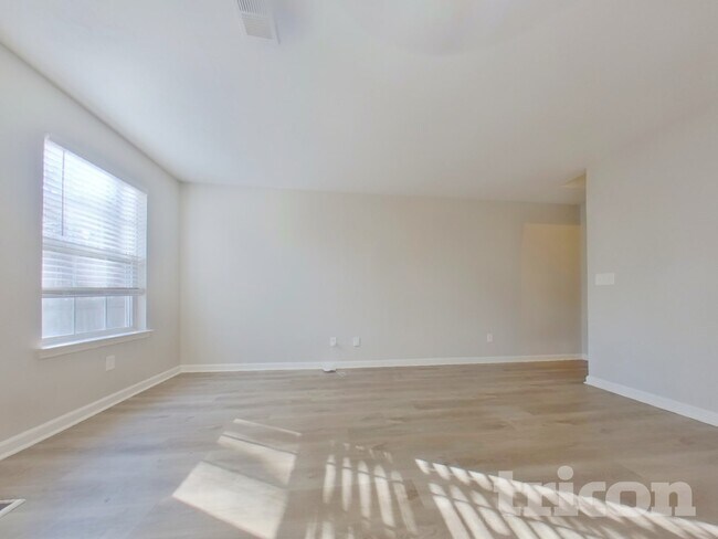 Photo - 613 Amberwood Dr