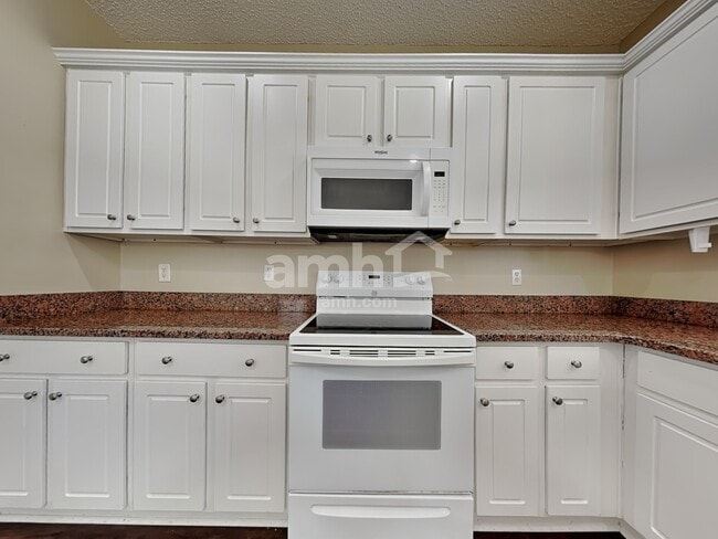 Photo - 620 College Park Cir