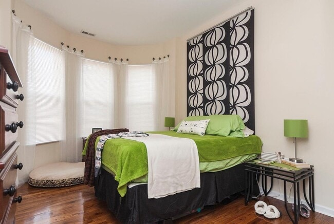 Photo - Spacious 2bed 1 bath in the Bucktown area Unidad 3R