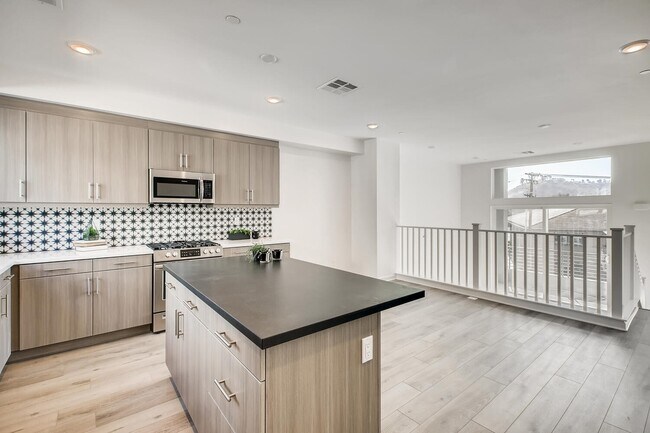 Building Photo - 10482 San Diego Mission Rd