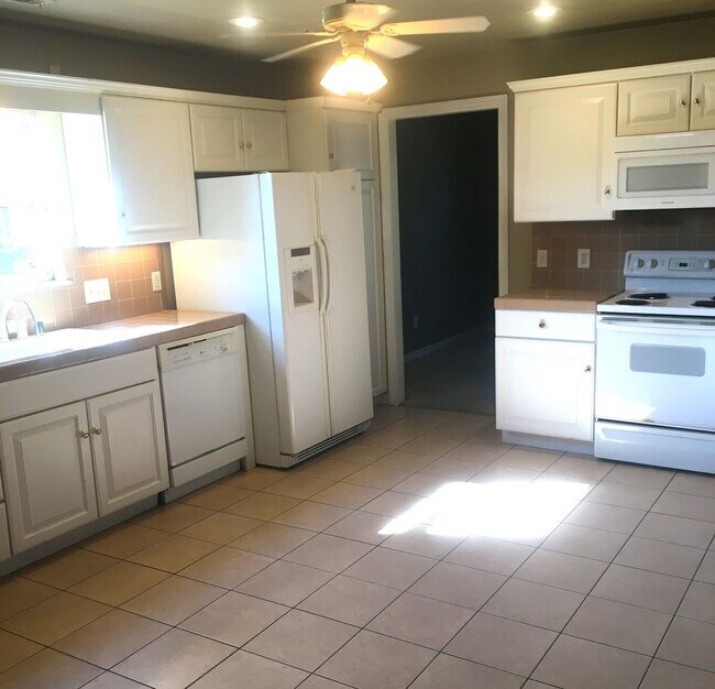 Photo - PRE-LEASING FOR AUG 10TH MOVE-IN! - 4 BED/2BATH HOUSE