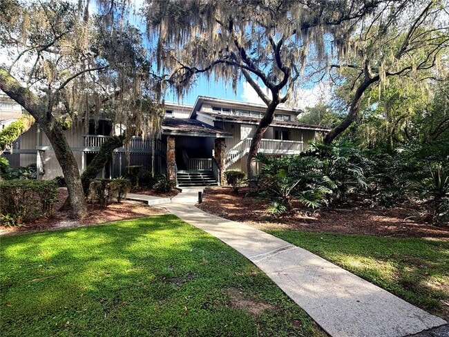 Building Photo - 3033 Camelot Dr Unit 303