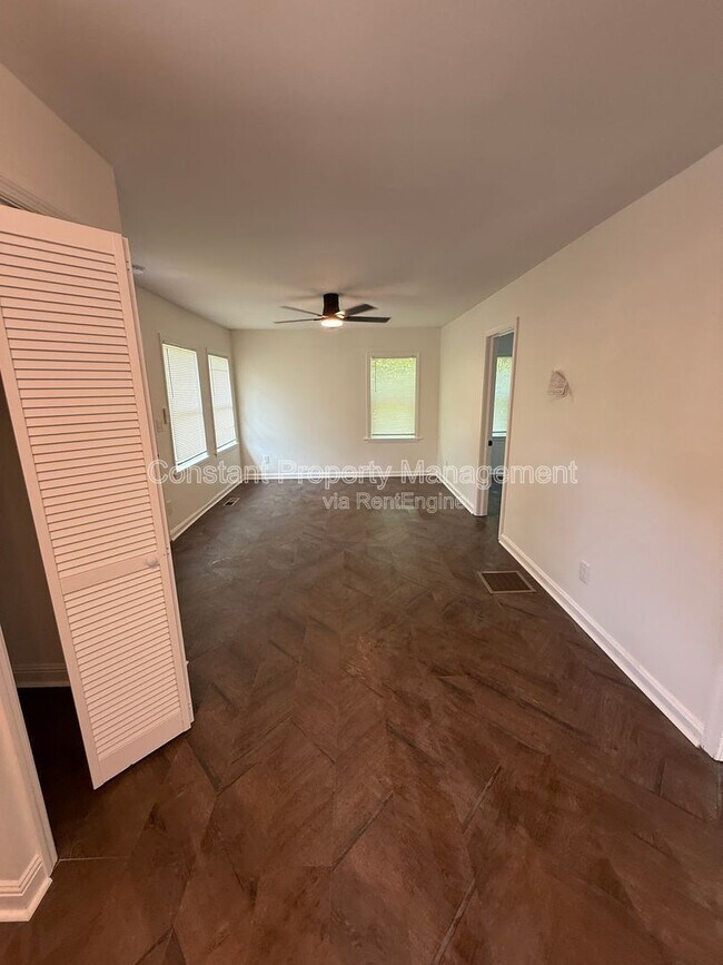 Photo - 139 Woodward Ct