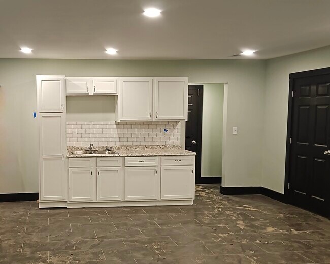 Photo - 1697 Baine Ave