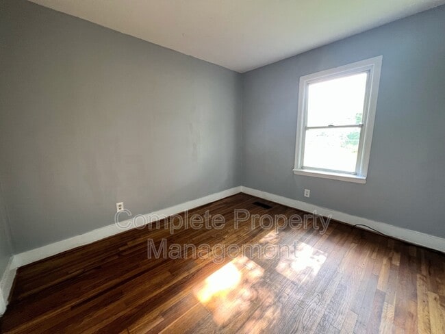 Photo - 5219 Court G