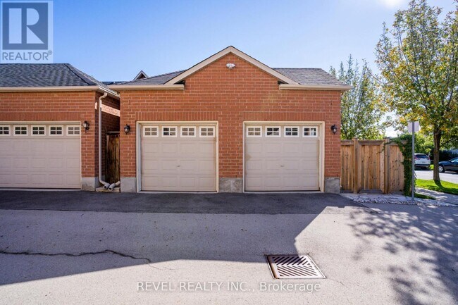Photo - 63 Westhampton Way