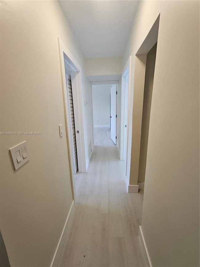 Photo - 834 Raymond St