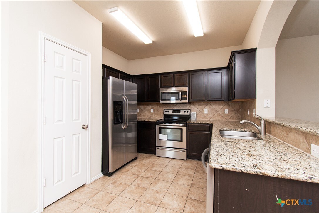 Photo - 5304 Waterbank Ln