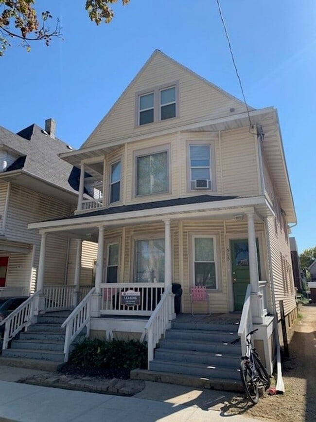 Building Photo - Bassett &amp; Wash, LLC - 503/505 W Washin... Unit 503 W Washington Rental
