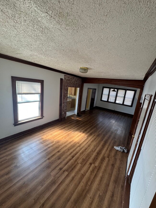 Photo - 58 Caledonia St NE