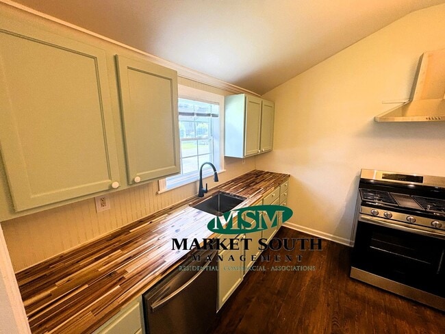 Photo - 1705 Elgin St