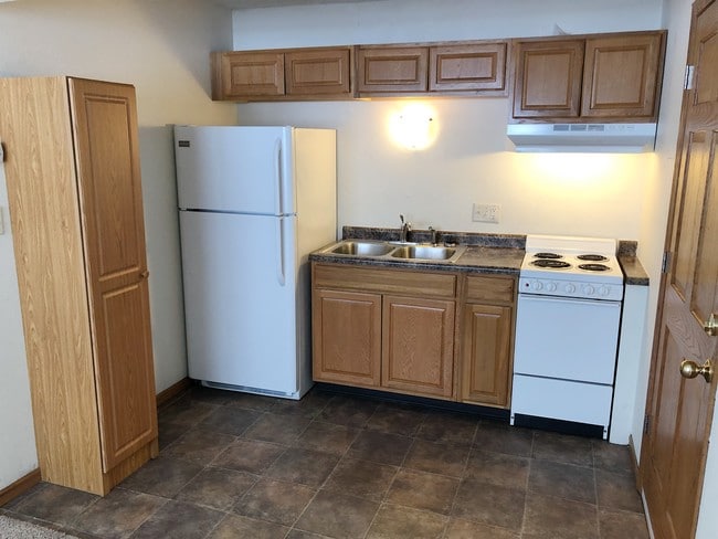 Schoolside Apartments - Schoolside Apartments