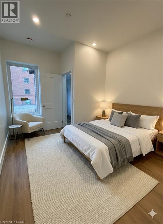 Photo - 259 John St S