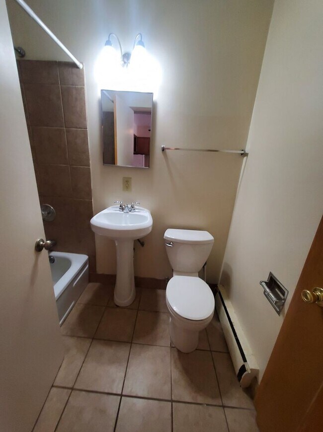 Photo - 1851 N Oakland Ave (18 Unit)