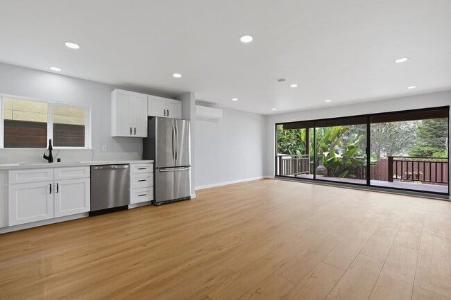 Building Photo - 2553 Via Merano