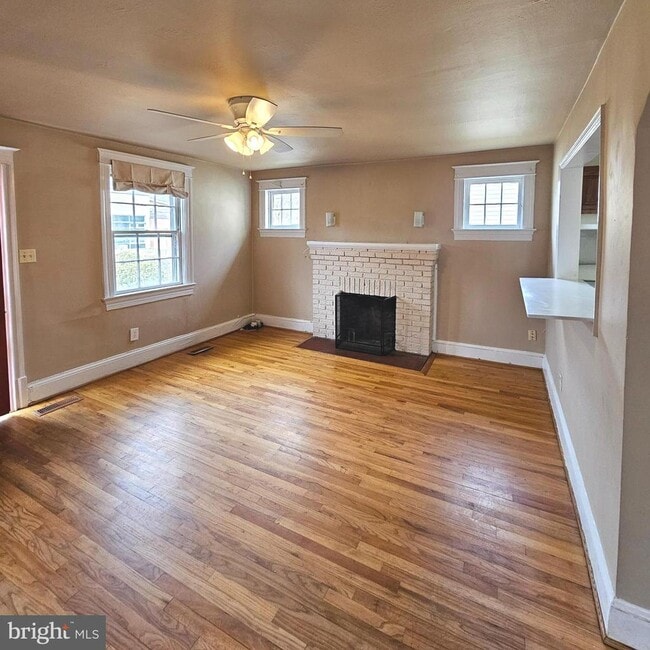 Building Photo - 2910 16th St S