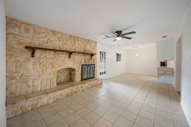 Photo - 814 Alyse St
