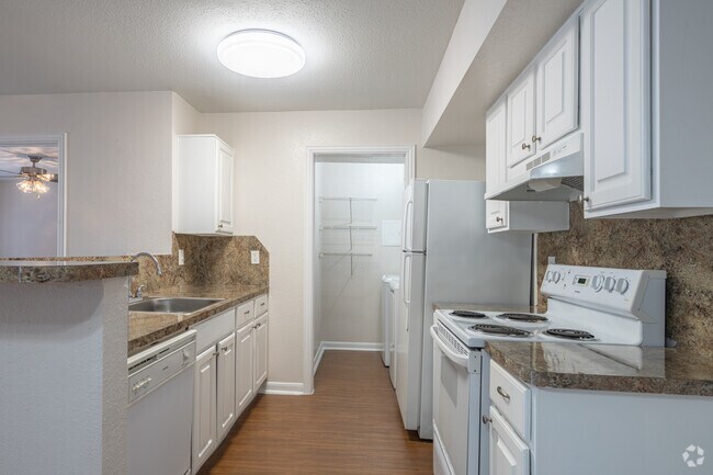 2BR, 2BA - 1040SF