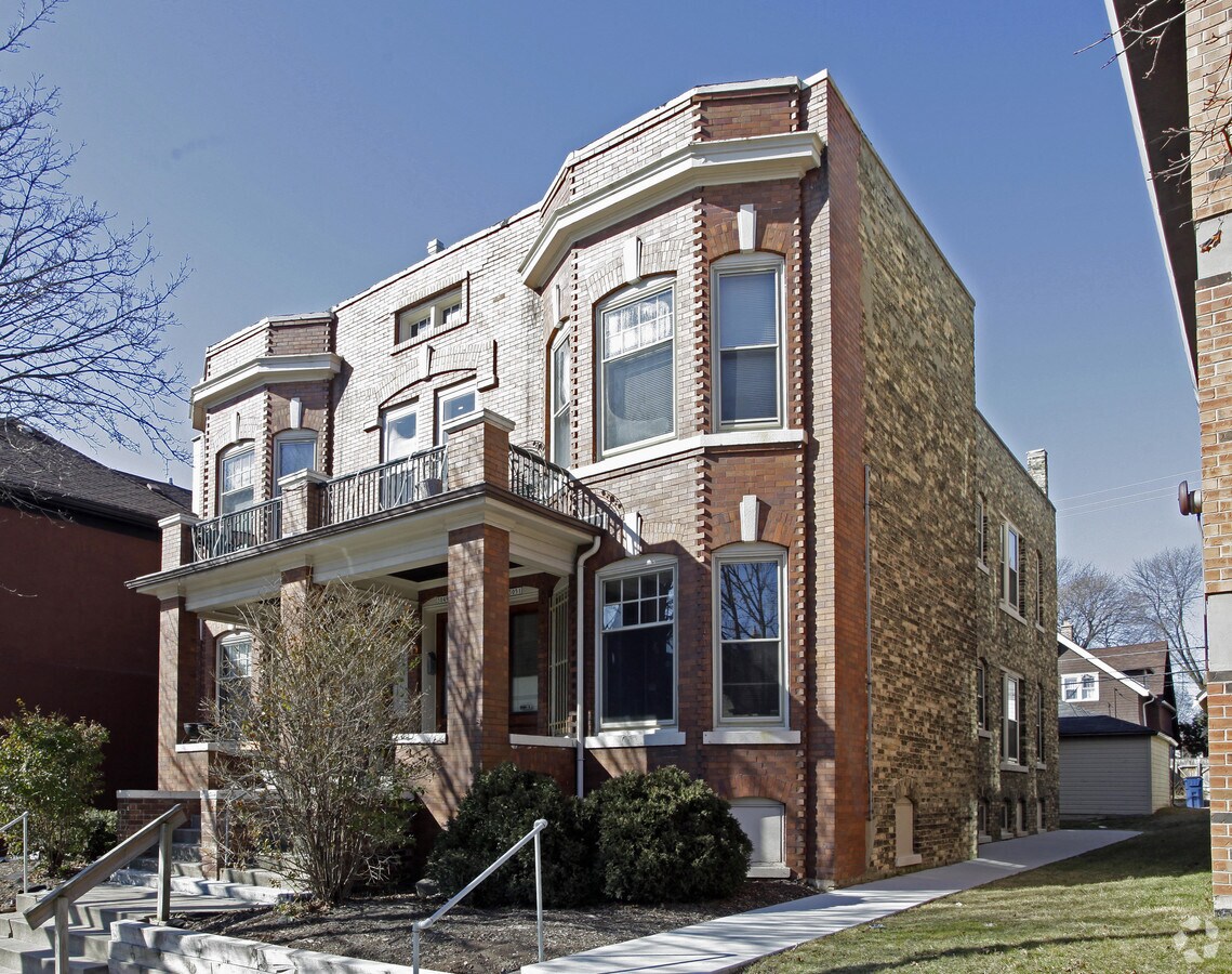 Photo - 3045-3051 N Oakland Ave