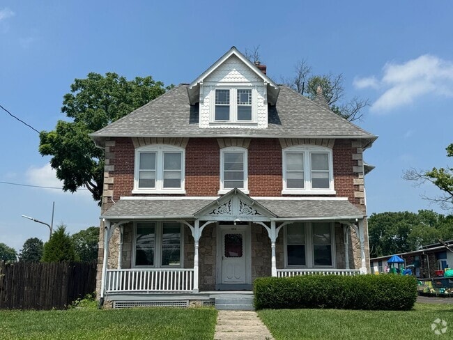 Building Photo - Spacious West Norriton Old World charm 4 B... Rental