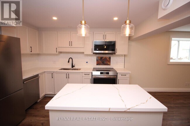 Photo - 3008 Young Ave Unité 2