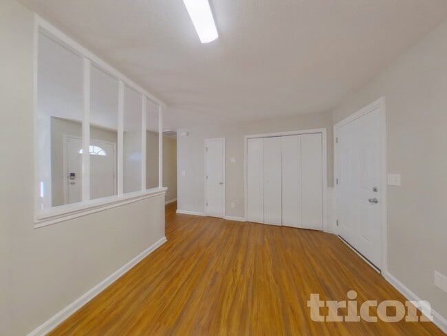 Photo - 10107 Cromarty Ln