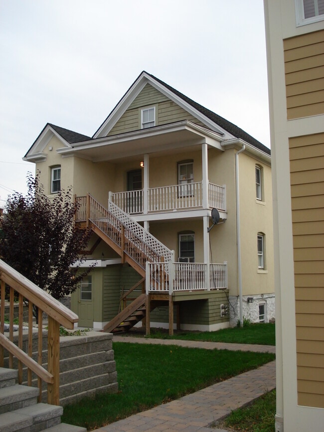 Entry to 18B Berrian Place - 18 Berrian Pl Unit 18B
