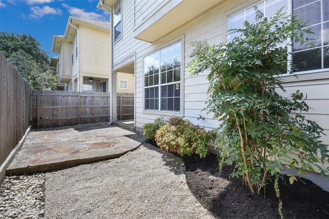 Building Photo - 8518 Cahill Dr Unit 32