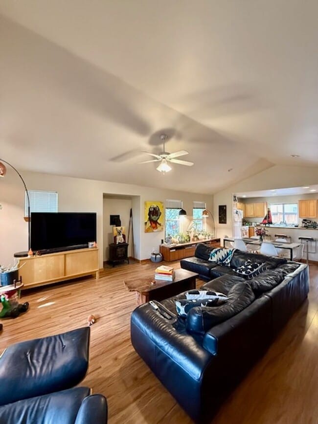 Photo - **Charming Single-level 3 Bedroom, 2 Bath ...