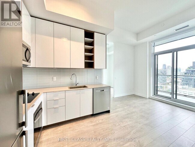 Photo - 543 Richmond St W Unit LPH08