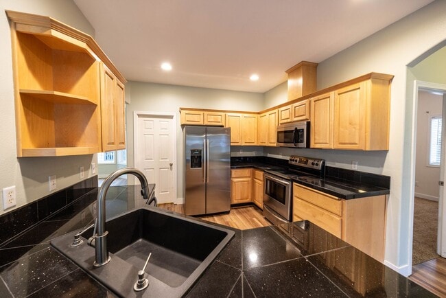 Photo - Three bedr. one level home in Washougal - Fenced yard