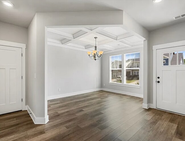 Photo - 208 Rosecroft Dr
