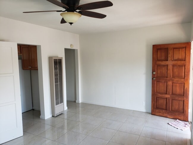 817 N Wilton Pl Unit 817