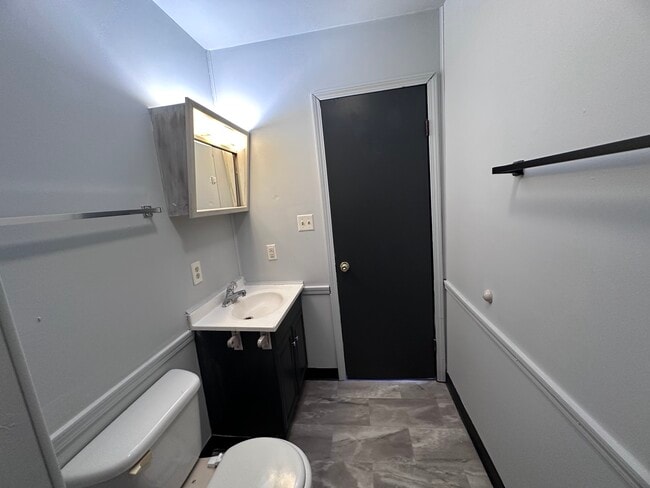 Photo - 301-3 Victor-