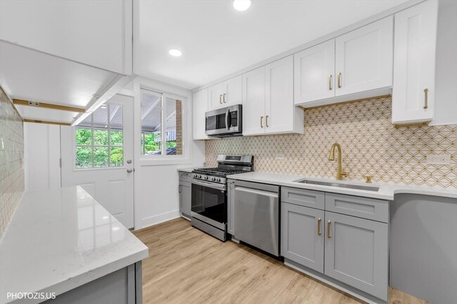 Photo - 803 Brummel St