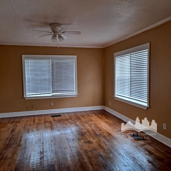 Photo - 2949 Yale Ave