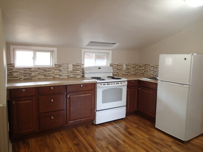 Photo - 179 Wood St E