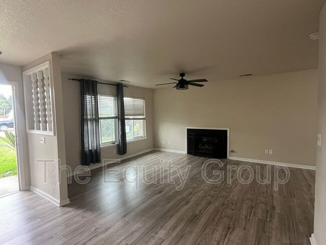 Photo - 143 N Simon St