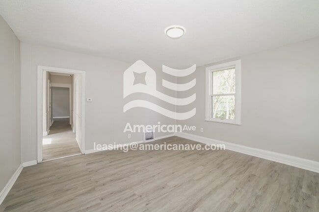 Photo - 210 E Maywood Ave