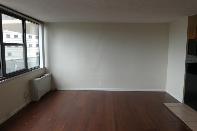 280 Marin Blvd Unit 7i