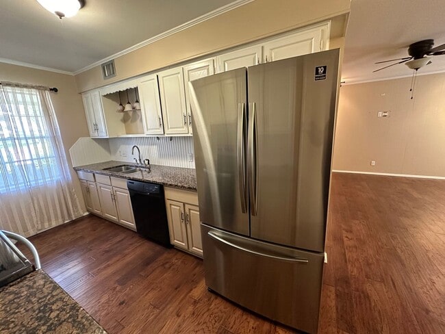 Photo - 3/2 with Great Back Yard