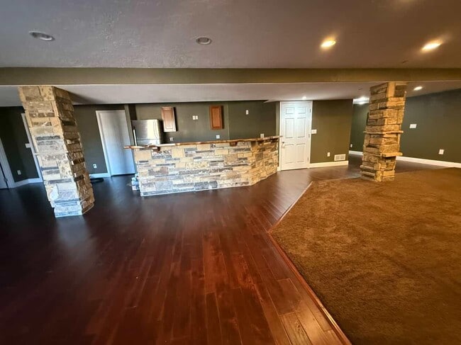 Building Photo - 1138 Lakecrest Ct