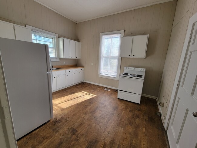 Photo - 209 E Caswell St