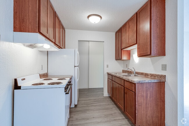 2BR, 2BA - 960SF - Kitchen - 956 Place Apartments
