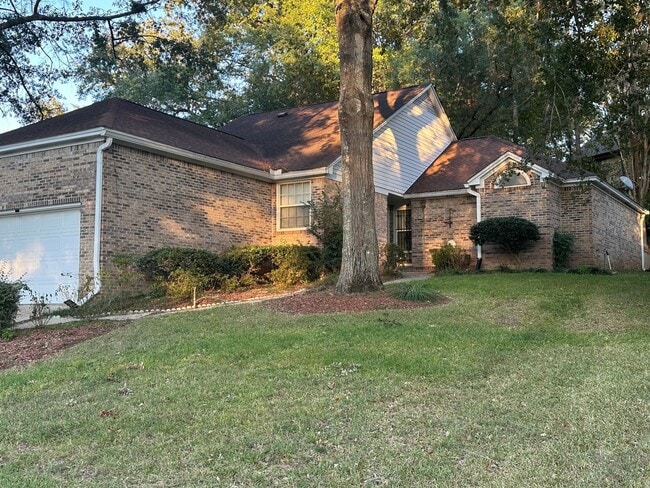 Photo - Beautiful 3/2 in Golf Course Community