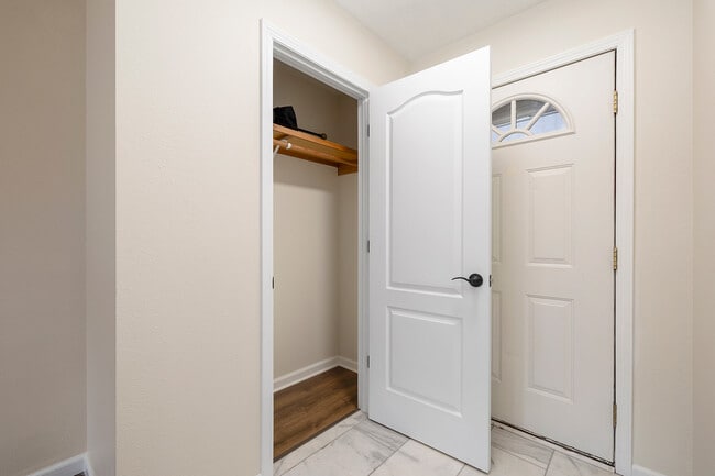 Photo - 647 S Meteor Ave