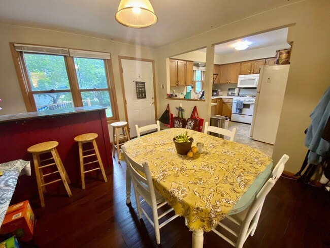 Photo - Gorgeous BIG 5BD/3BA House near the U of M...