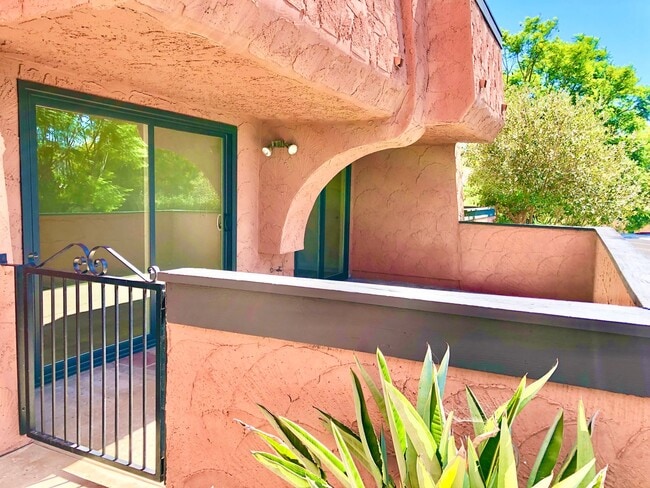 Photo - Wonderful, Fresh, Bright & Beautiful Two-S...